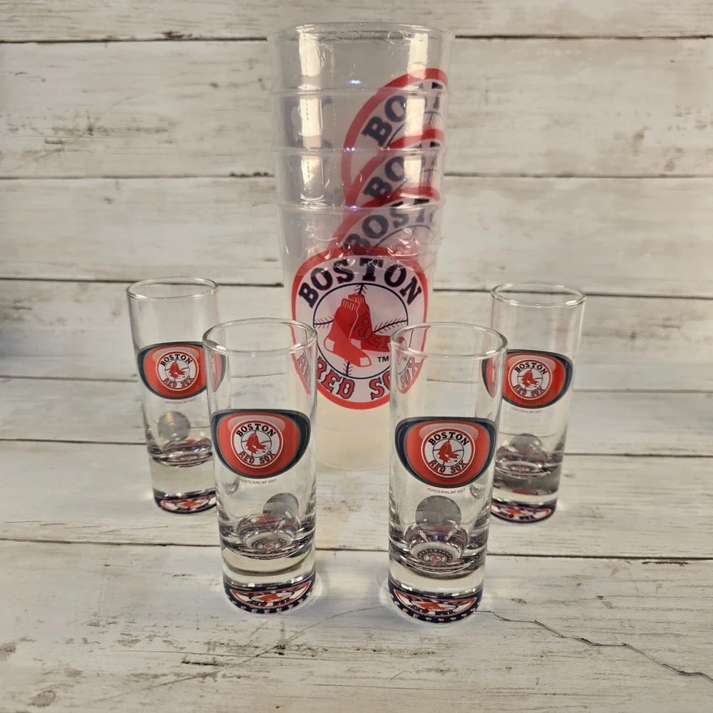 NWT Boston Red Sox MLB Gift Set 4 Shot Glasses and 4 Stadium Plastic‎ Authentic